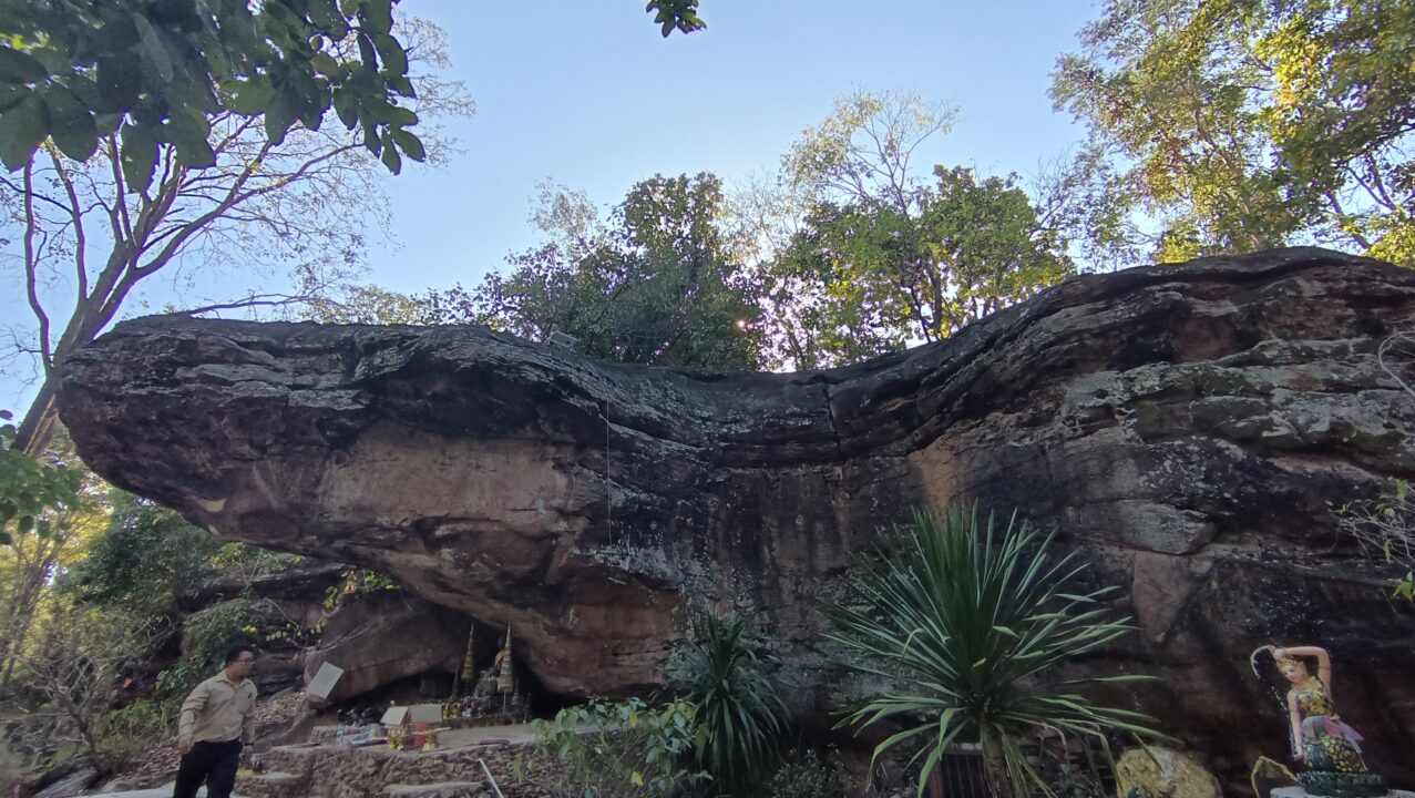 วัดเขาถ้ำเต่า 1000 ปี