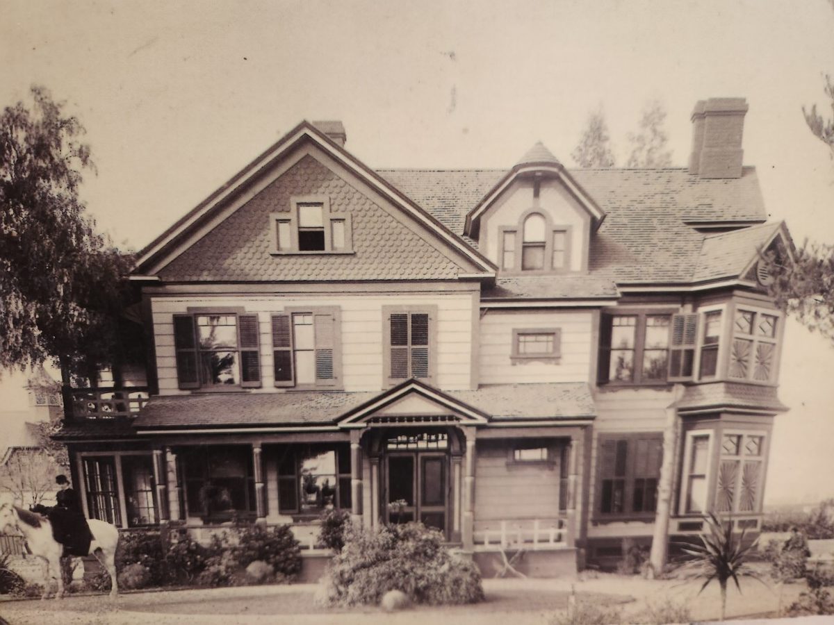 คฤหาสน์วินเชสเตอร์ (Winchester Mystery House) 