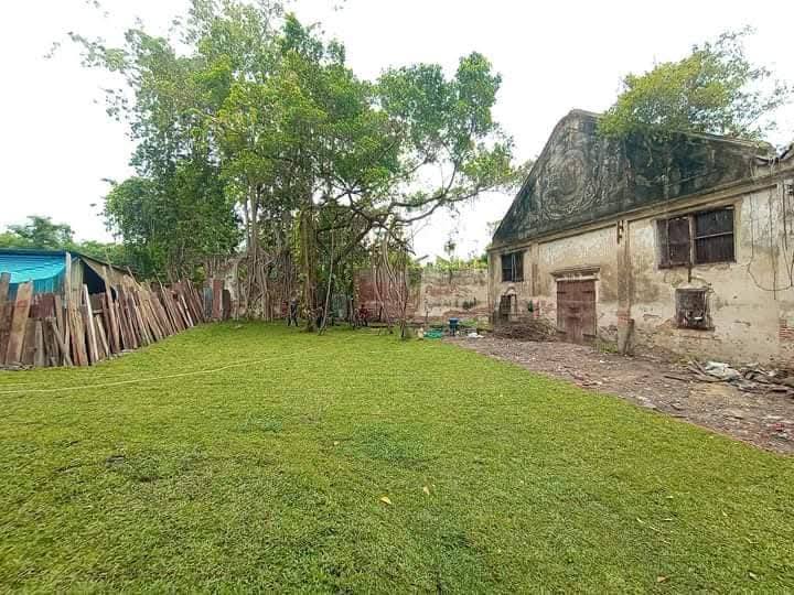 โกดังร้างริมน้ำ ท่าดินเเดง 