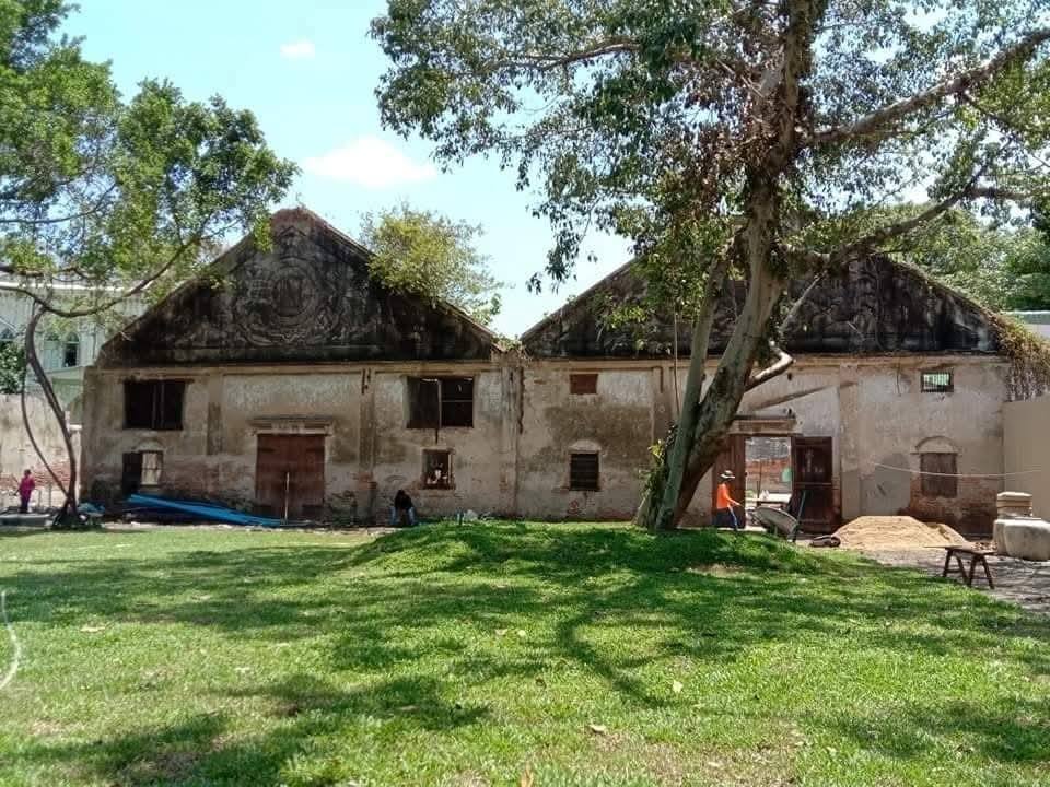 โกดังร้างริมน้ำ ท่าดินเเดง 