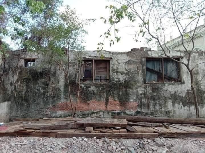 โกดังร้างริมน้ำ ท่าดินเเดง 