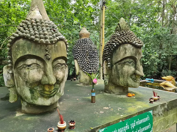 พาชมสถานที่